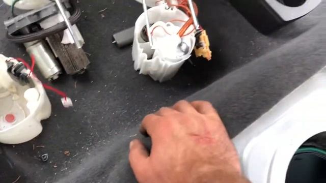 Ford Fiesta замена топливного насоса/фильтра))) replacement fuel pamp/filter смотреть онлайн