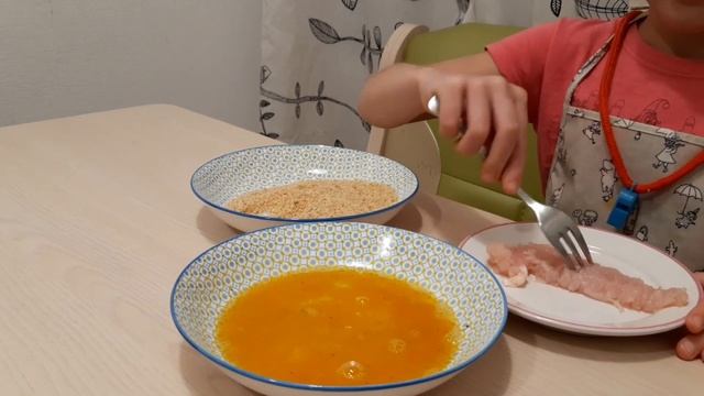 Шницель куриный "Как мама готовит". Очень любят дети, быстро и вкусно.