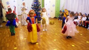 Детский танец с султанчиками