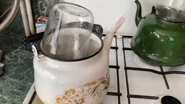 Засолка огурцов: этап 1 - стерилизуем банки смотреть онлайн