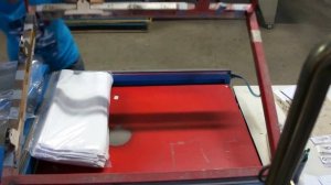 Упаковка белья в прачечной