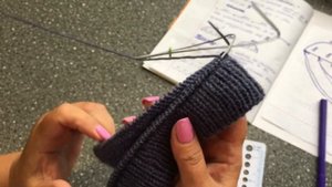 Вяжем детские штанишки спицами