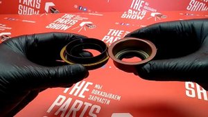 Сальник полуоси правый Intrepid, 300M, Concorde, LHS 2.7/3.2/3.5L. Не путать с левым!