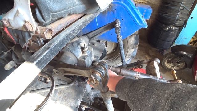 Кудой заливать и проверять масло в гидравлике Синтай 220 смотреть онлайн