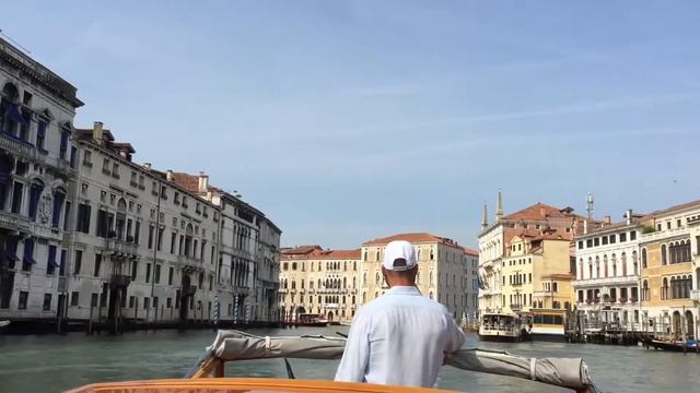 На такси по каналам Венеции смотреть онлайн