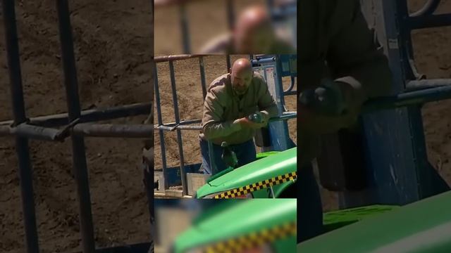Может ли машина перевалиться, если на него сядет птица?#разрушителилегенд #разрушителимифов #мифы