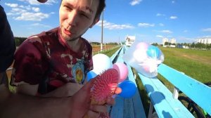 ПРИКЛЕИЛ ШАРИКИ ДЕВУШКЕ К ВОЛОСАМ | ПРАНК