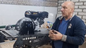 Открою секрет , почему мото-собака едет медленно .