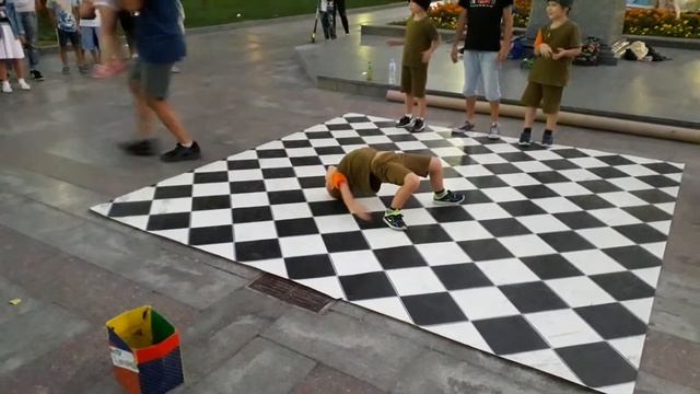 Брейк данс ?И юные поклонницы? смотреть онлайн