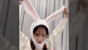 Шапка кролика белая. Шапка уши кролика. Rabbit Hat. Шапка заяц. Шапка с ушами зайца. Зверошапка