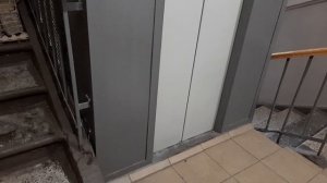 СТАРЫЙ ЛИФТ С ГРОМКИМ ПРИВОДОМ ДВЕРЕЙ (ПРОФСОЮЗНАЯ 7/12)