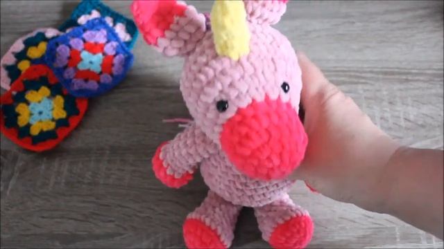 Игрушки из плюшевой пряжи и митенки. смотреть онлайн