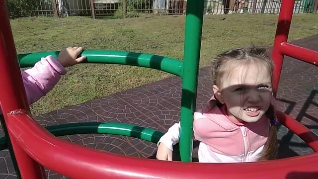 Взгляд снизу. Как зовут воспитателя