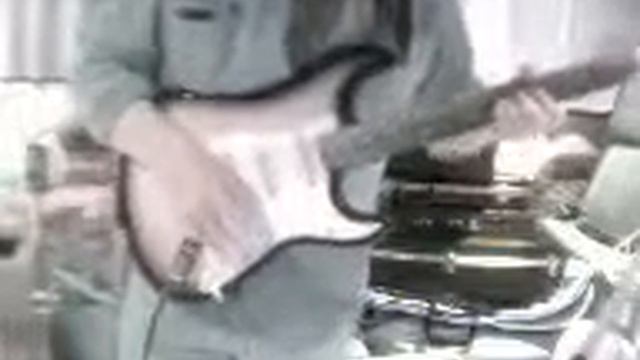 Bugera V5 Tube Amp - Test at 0.1 watts - full volume and gain at 2 - Texas Flood смотреть онлайн