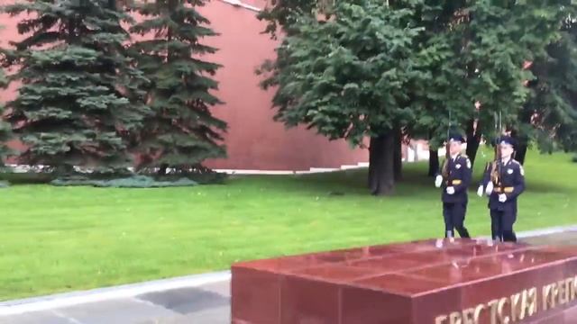 Весь маршрут движения смены почётного караула Президентского полка смотреть онлайн