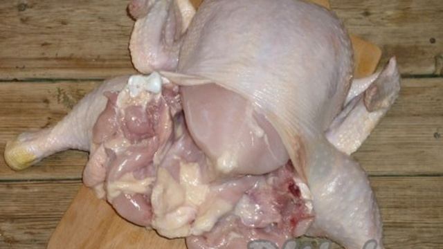 Курица, фаршированная блинами