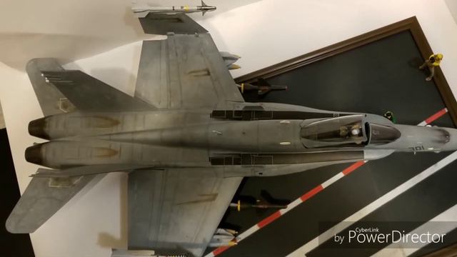 Academy 1/32 F/A-18C showcase смотреть онлайн