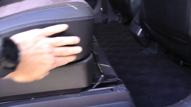 Авточехлы из экокожи для Тойота Виш 2 поколение Установка авточехлов