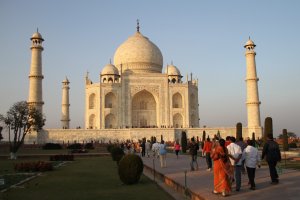 Тадж-Махал - мавзолей-мечеть, находящийся в Агре, Индия. Посещение январь 2011 г. (Вариант 2).