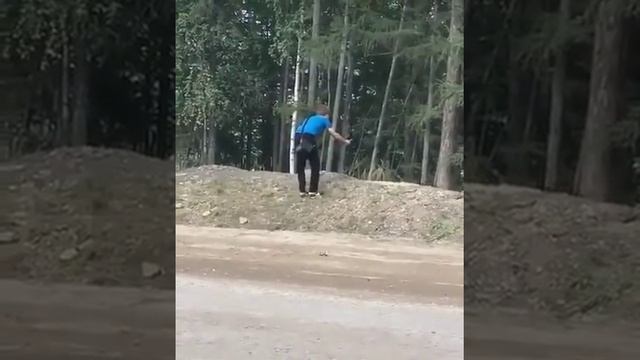 Покормил мишку сникерсом смотреть онлайн