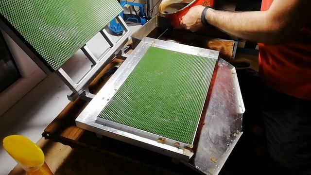 Вощина своими руками, пресс форма для БЫСТРОГО литья вощины.