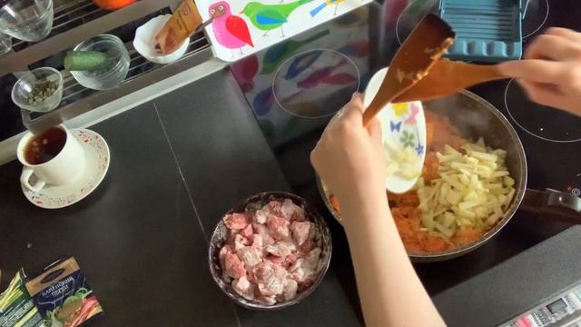 Мясное рагу из говядины с овощами (рецепт с подливкой на сковороде)