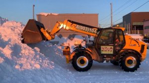 Уборка снега телескопическим погрузчиком JCB 540-140