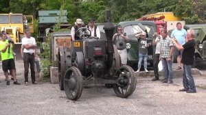 Старинный трактор LANZ buldog в действии.