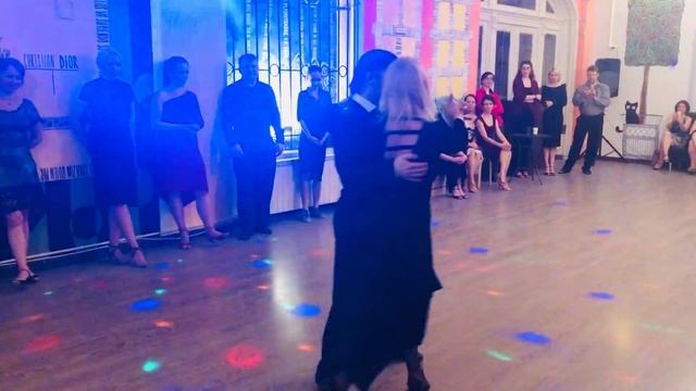 Хореограф Артём Майоров, танцует поставленную им хореографию за 4,5 ч, с любительницей арг танго. смотреть онлайн