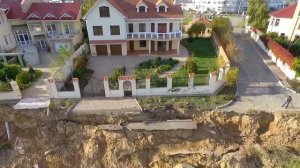 Последствия оползня г.Черноморск(Ильичевск) ул.Морская и пляж Радужный пр.114 октябрь 2016