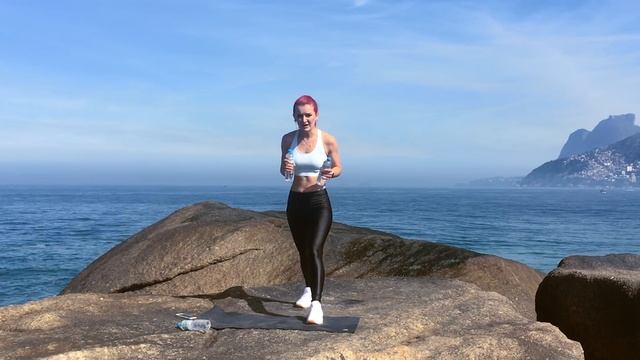 ODCHUDZAJĄCA TABATA - PEŁNY TRENING Z BUTELKAMI WODY смотреть онлайн