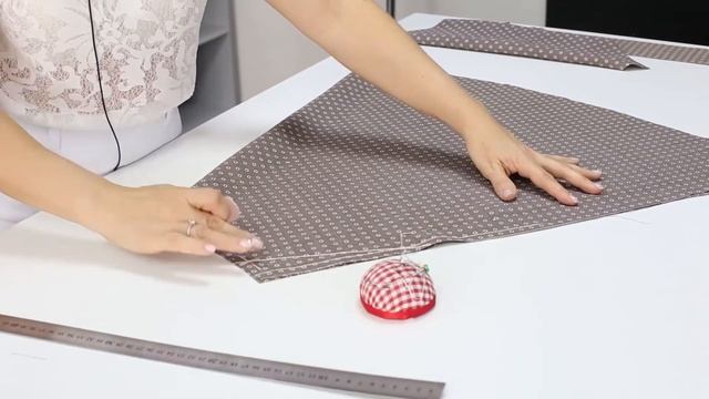 Школа шитья "PINS". Видеоурок 6.1. Юбка-полуклеш. Часть 1. смотреть онлайн