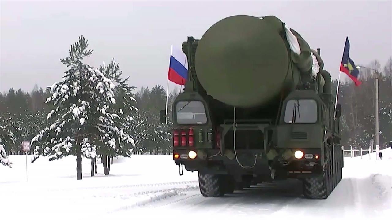 Ракетный полк мобильных "Ярсов" заступает на боевое дежурство в Тверской области