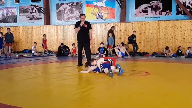 Борец Ильяс Дакаев. Нохчийчоь, г. Грозный, Северный Кавказ. Греко-римская борьба. смотреть онлайн