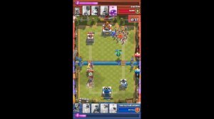 Пара моих атак в Clash royal и так же открытие 1 обычного сундучка).