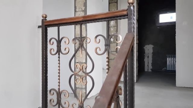 Двух этажный дом с балконом для большой семьи . смотреть онлайн