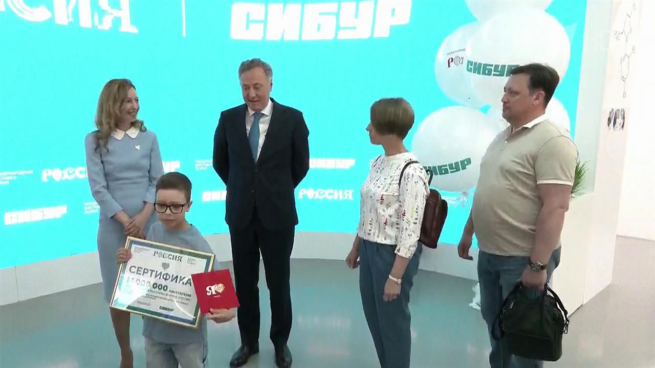 На выставке-форуме "Россия" встретили 14-миллионного посетителя