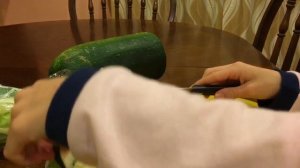 Чем кормить улиток?)??
