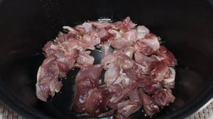 Гуляш с грибами в мультиварке