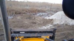 Растягиваем сыпучку по участку. JCB 1CX/Работа.