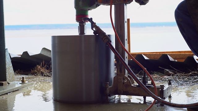 алмазное бурение монолитного бетона с арматурой коронкой 350 диаметра смотреть онлайн