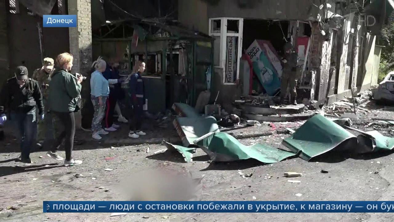 Украинские нацисты западным оружием ударили по площади и продуктовому рынку в Донецке