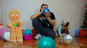 Много воздушных шариков ! Трофимка и папа надувают воздушные шары насосом и качком !