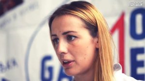 Пловчиха Станислава Комарова научила талисмана Moscow Games плаванию