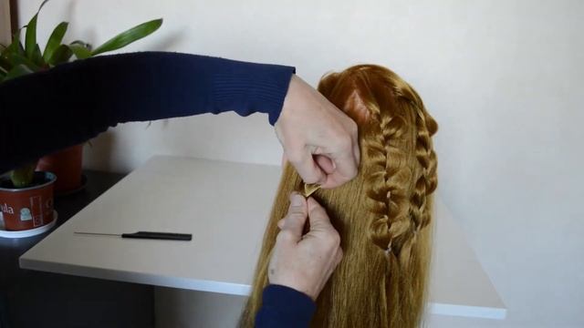 Fashionable hairstyle for girls. Trendy kapsel voor meisjes. Модная прическа для девочек. смотреть онлайн