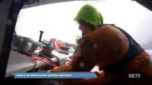 Barco da brasileira Martine Grael conquista recorde