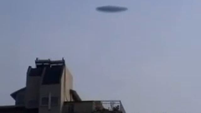 UFO Sighting over Nanjing, China on August 17, 2006 in slow motion as shoot off. смотреть онлайн