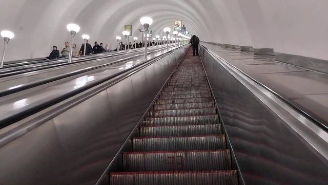 Санкт-Петербургское метро: обзор станции Старая Деревня.