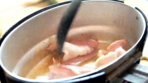 Шведский армейскй котелок, жирная жаренная яешня и горелка Trangia