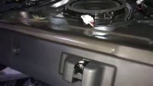 Снял полку заднюю на Киа Оптима для устранения сверчков и шума, родной шви не оказалось